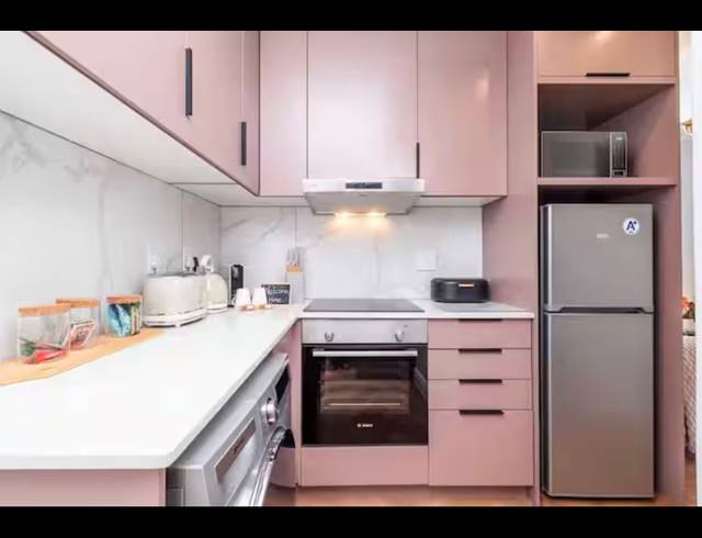 BEDROOM APARTMENT FOR SALE IN CAPE TOWN CITY CENTRE